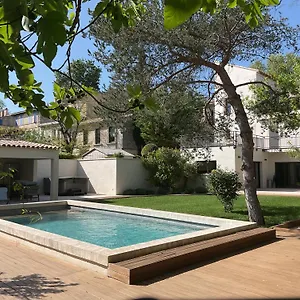 https://la-maison-de-lolivier.fr-provencehotel.com